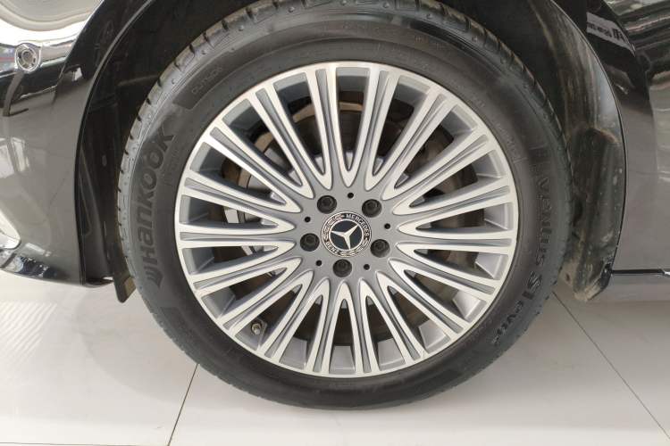Used Mercedes-Benz E-Class 2023 Updated E 300 L Fashion Edition Exterior 4