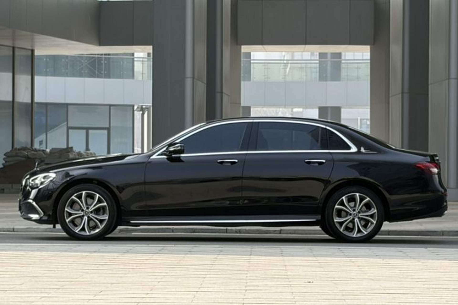 Used Mercedes-Benz E-Class 2023 E 300 L Sporty and Stylish Model Exterior 4