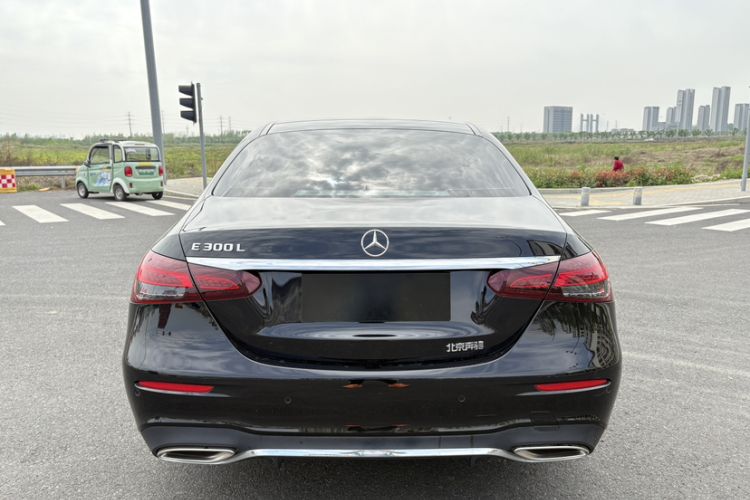 Used Mercedes-Benz E-Class 2023 Restyled E 300 L Sporty and Stylish Edition Exterior 4