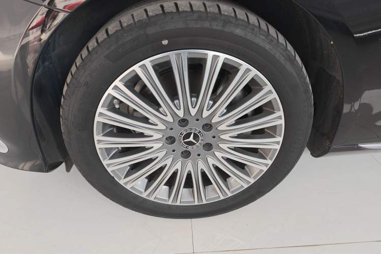 Used Mercedes-Benz E-Class 2023 Updated E 300 L Luxury Edition Exterior 4