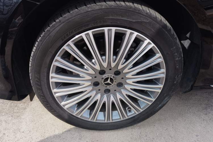 Used Mercedes-Benz E-Class 2023 Updated E 300 L Fashion Edition Exterior 4