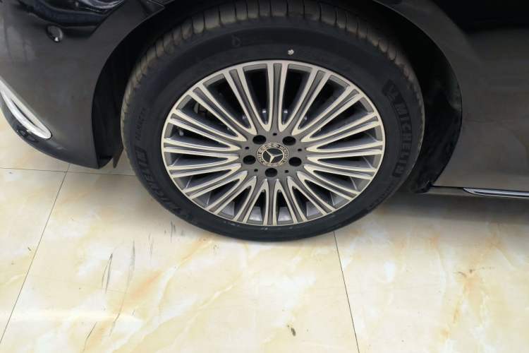 Used Mercedes-Benz E-Class 2023 Updated E 300 L Luxury Edition Exterior 4