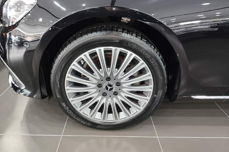 Used Mercedes-Benz E-Class 2023 Updated E 300 L Fashion Edition Exterior 4