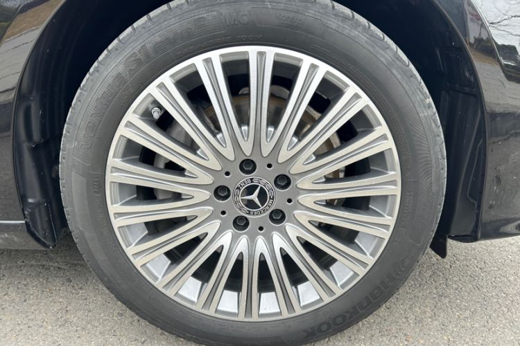 Used Mercedes-Benz E-Class 2023 Updated E 300 L Fashion Edition Exterior 4