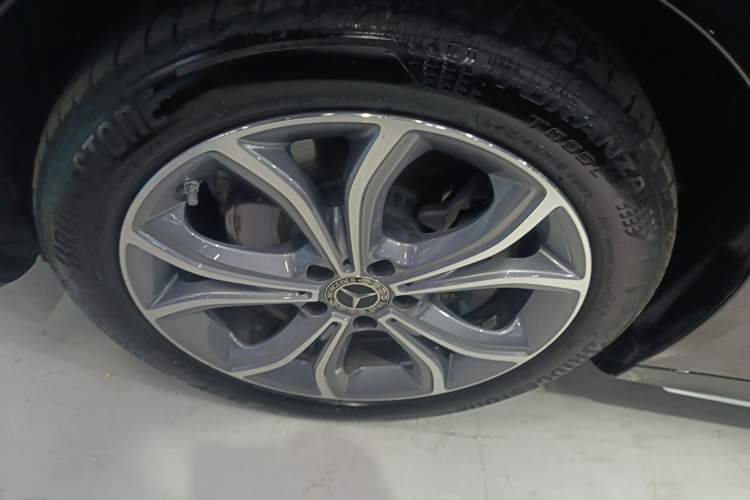 Used Mercedes-Benz E-Class 2023 Restyled E 300 L Sporty and Stylish Edition Exterior 4