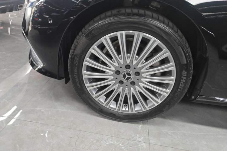 Used Mercedes-Benz E-Class 2023 E 300 L Luxury Model Exterior 4