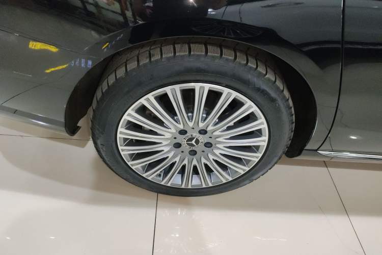 Used Mercedes-Benz E-Class 2023 Updated E 300 L Fashion Edition Exterior 4