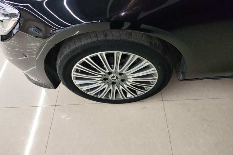 Used Mercedes-Benz E-Class 2023 Updated E 300 L Fashion Edition Exterior 4