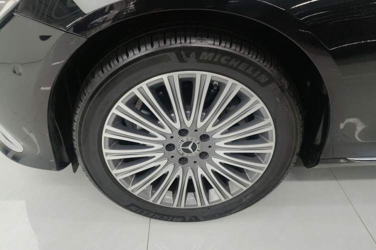 Used Mercedes-Benz E-Class 2023 Updated E 300 L Luxury Edition Exterior 4