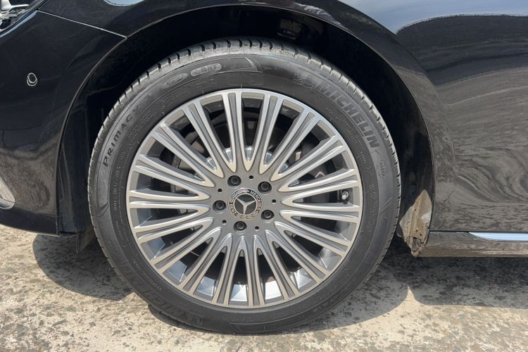 Used Mercedes-Benz E-Class 2023 Updated E 300 L Luxury Edition Exterior 4