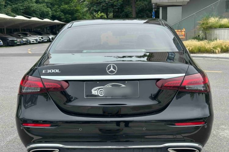 Used Mercedes-Benz E-Class 2023 Updated E 300 L Fashion Edition Exterior 4