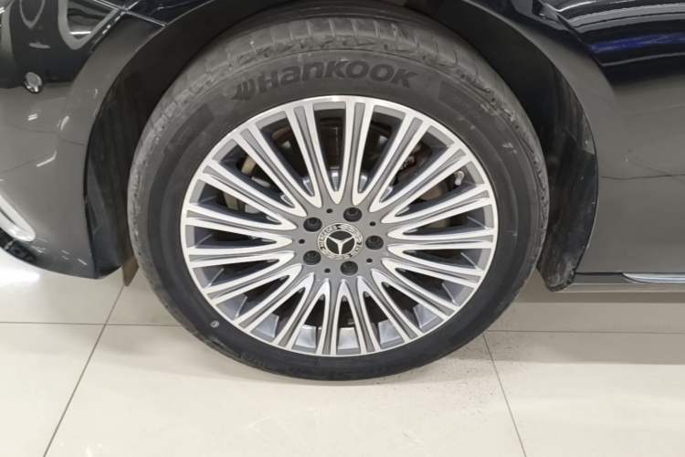 Used Mercedes-Benz E-Class 2023 E 300 L Luxury Model Exterior 4