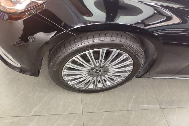 Used Mercedes-Benz E-Class 2023 E 300 L Luxury Model Exterior 4