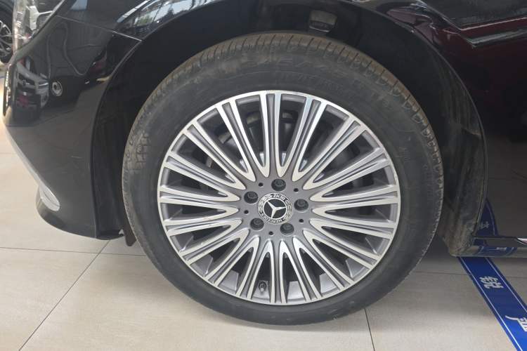 Used Mercedes-Benz E-Class 2023 Updated E 300 L Luxury Edition Exterior 4
