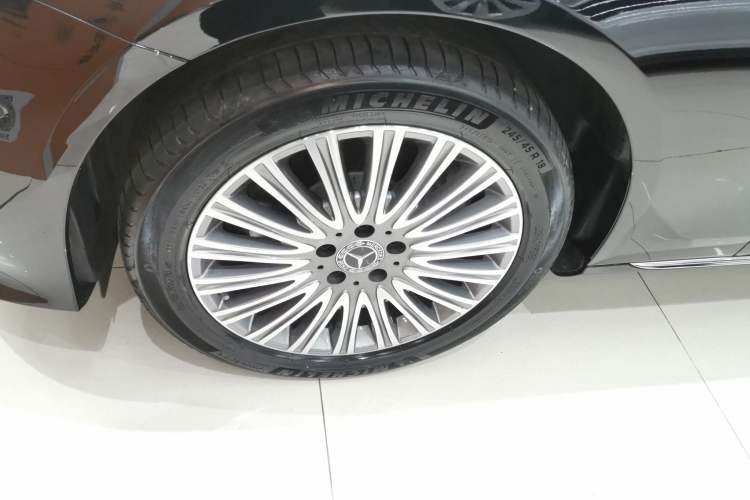 Used Mercedes-Benz E-Class 2023 E 300 L Luxury Model Exterior 4