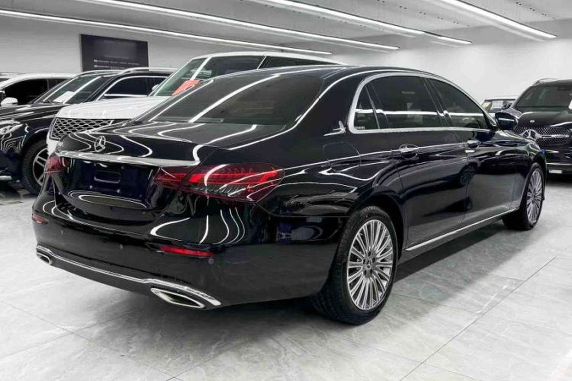 Used Mercedes-Benz E-Class 2023 E 300 L Luxury Model Exterior 4