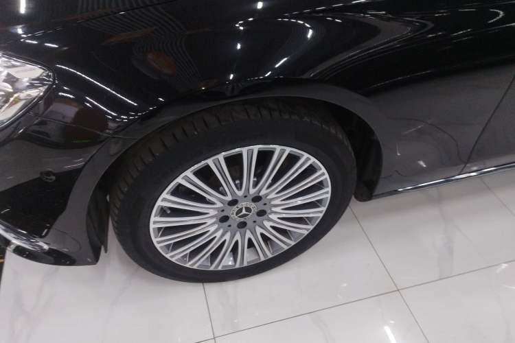Used Mercedes-Benz E-Class 2023 E 300 L Sporty and Stylish Model Exterior 4