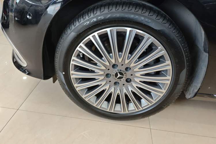 Used Mercedes-Benz E-Class 2023 Updated E 300 L Fashion Edition Exterior 4
