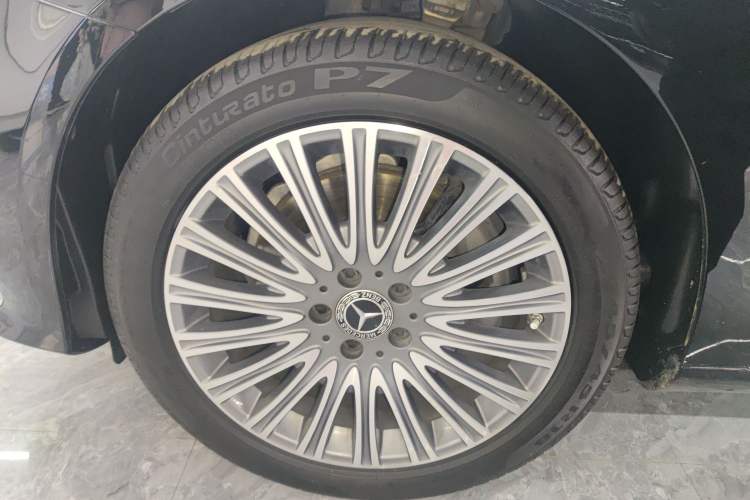 Used Mercedes-Benz E-Class 2023 Updated E 300 L Fashion Edition Exterior 4