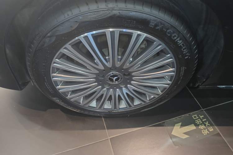 Used Mercedes-Benz E-Class 2023 Updated E 300 L Fashion Edition Exterior 4