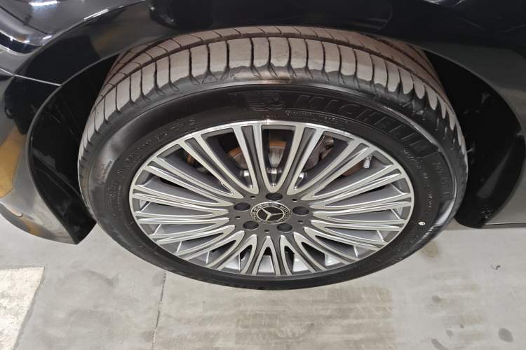 Used Mercedes-Benz E-Class 2023 Updated E 300 L Fashion Edition Exterior 4
