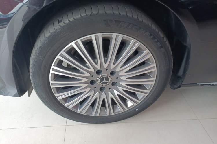 Used Mercedes-Benz E-Class 2023 Updated E 300 L Luxury Edition Exterior 4