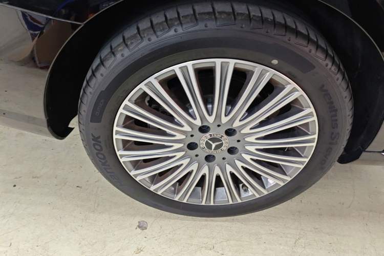 Used Mercedes-Benz E-Class 2023 Updated E 300 L Luxury Edition Exterior 5