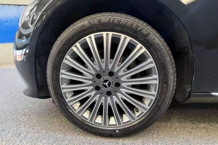 Used Mercedes-Benz E-Class 2023 Updated E 300 L Fashion Edition Exterior 5