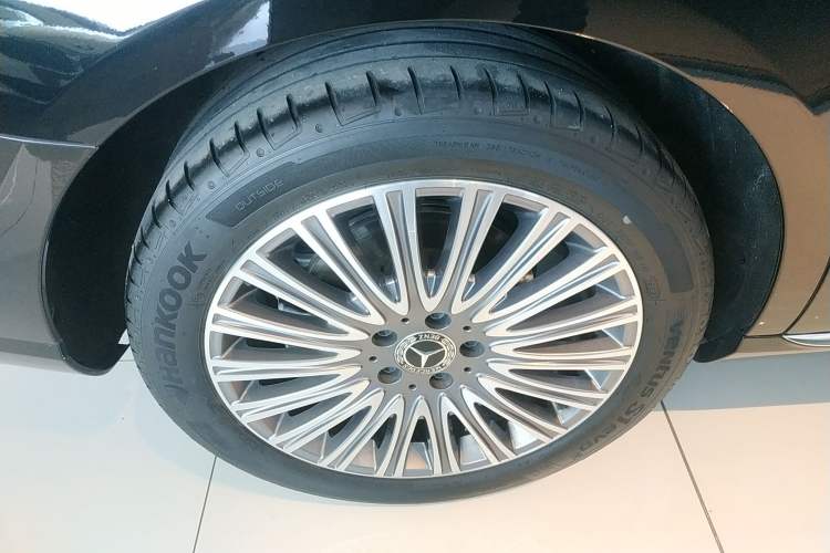Used Mercedes-Benz E-Class 2023 Updated E 300 L Fashion Edition Exterior 5