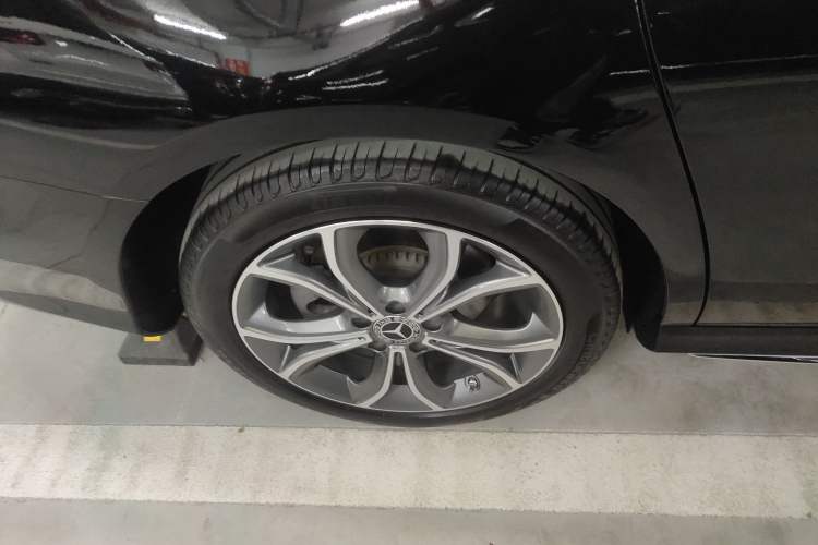 Used Mercedes-Benz E-Class 2023 E 300 L Sporty and Stylish Model Exterior 5