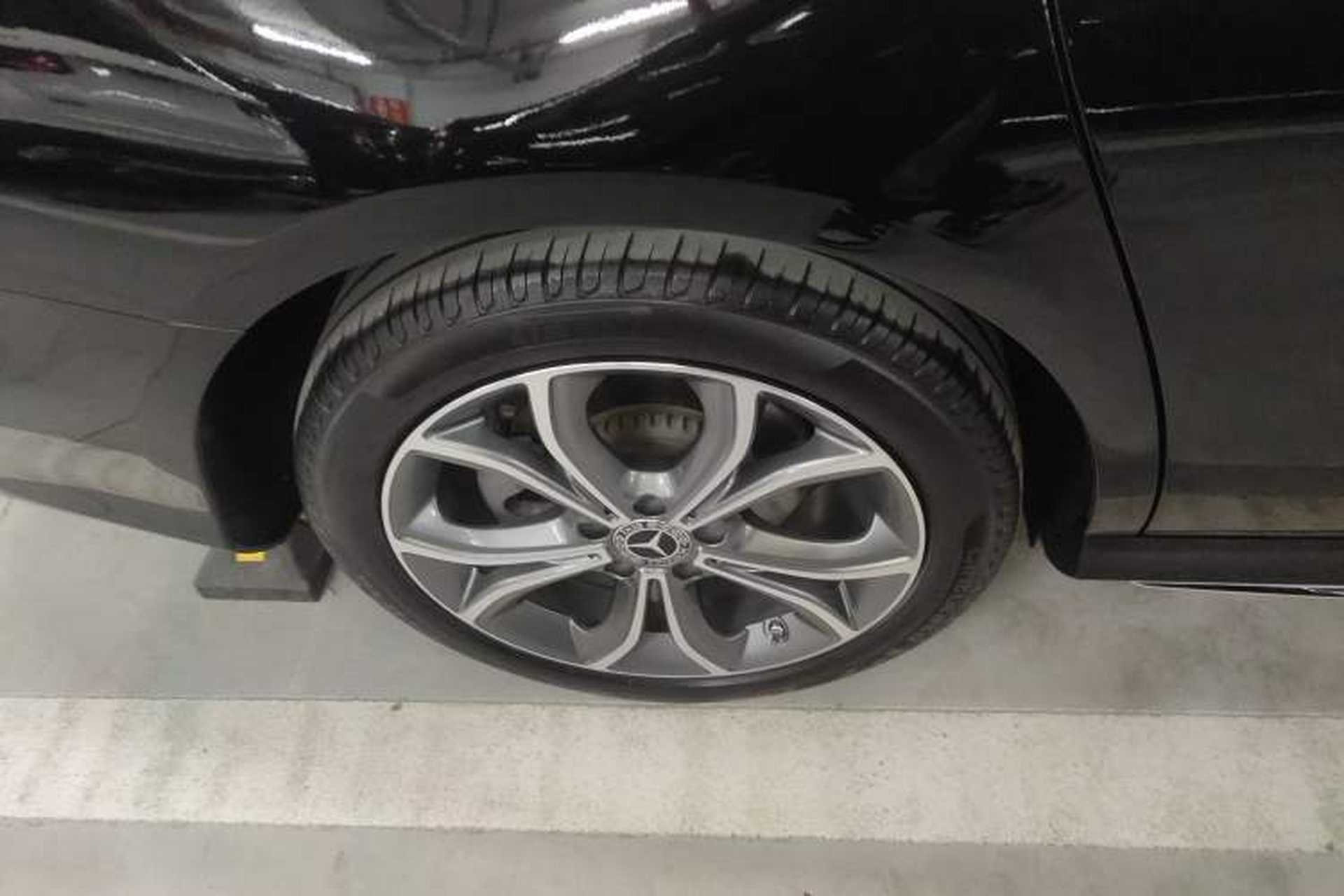 Used Mercedes-Benz E-Class 2023 E 300 L Sporty and Stylish Model Exterior 5