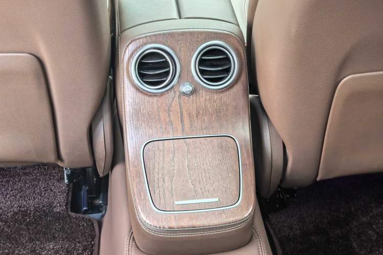 Used Mercedes-Benz E-Class 2023 Updated E 300 L Fashion Edition Exterior 5