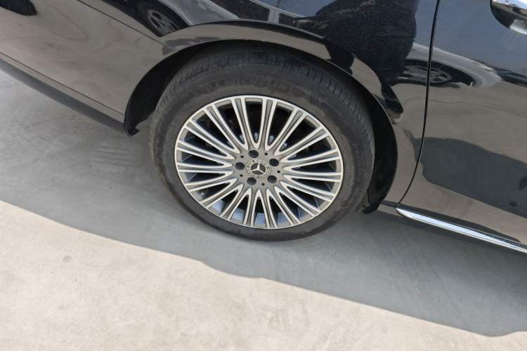 Used Mercedes-Benz E-Class 2023 Updated E 300 L Fashion Edition Exterior 5