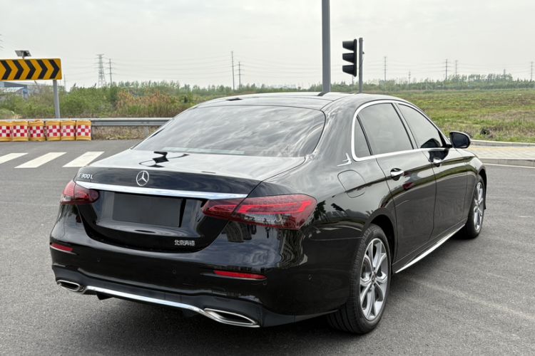 Used Mercedes-Benz E-Class 2023 Restyled E 300 L Sporty and Stylish Edition Exterior 5