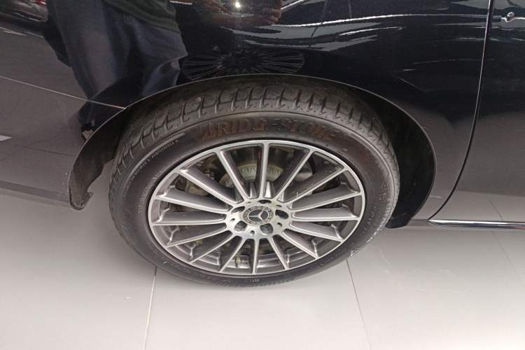 Used Mercedes-Benz E-Class 2023 Facelift E 260 L Exterior 5