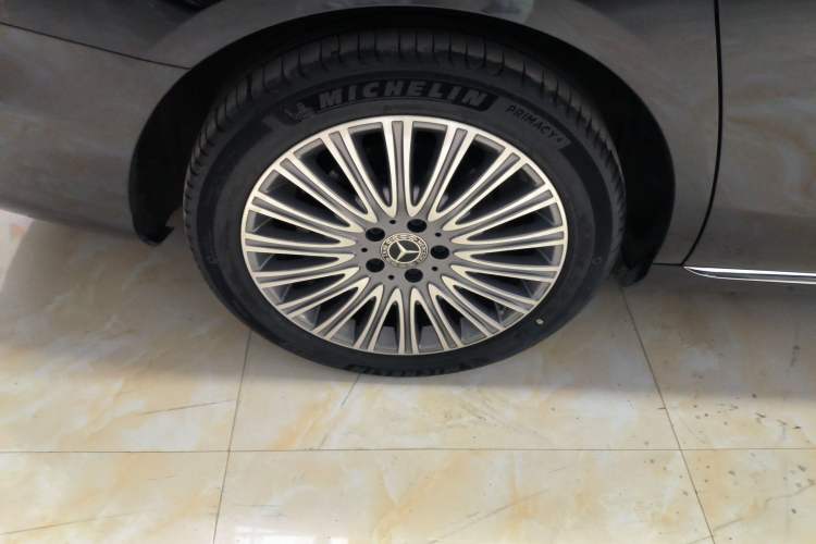 Used Mercedes-Benz E-Class 2023 Updated E 300 L Luxury Edition Exterior 5