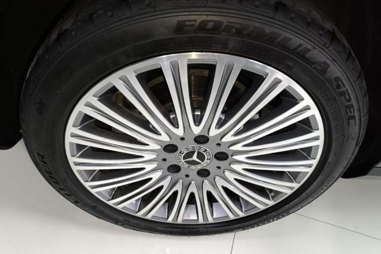 Used Mercedes-Benz E-Class 2023 Updated E 300 L Luxury Edition Exterior 5