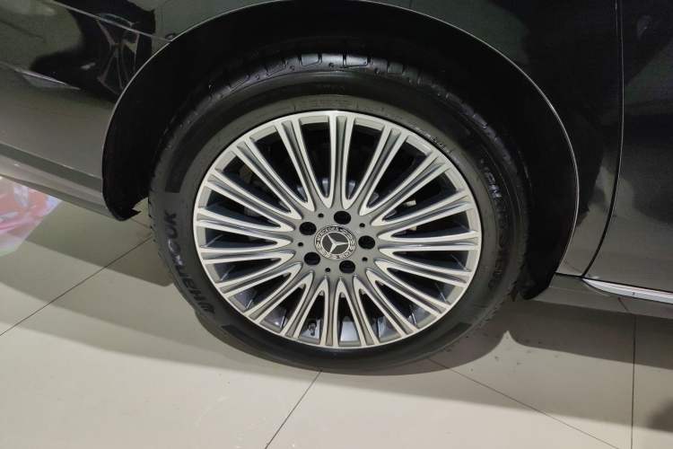 Used Mercedes-Benz E-Class 2023 Updated E 300 L Fashion Edition Exterior 5