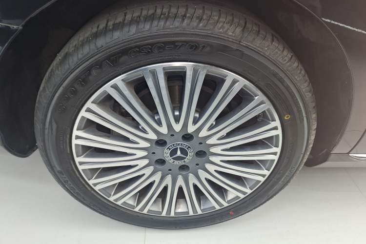 Used Mercedes-Benz E-Class 2023 Updated E 300 L Fashion Edition Exterior 5