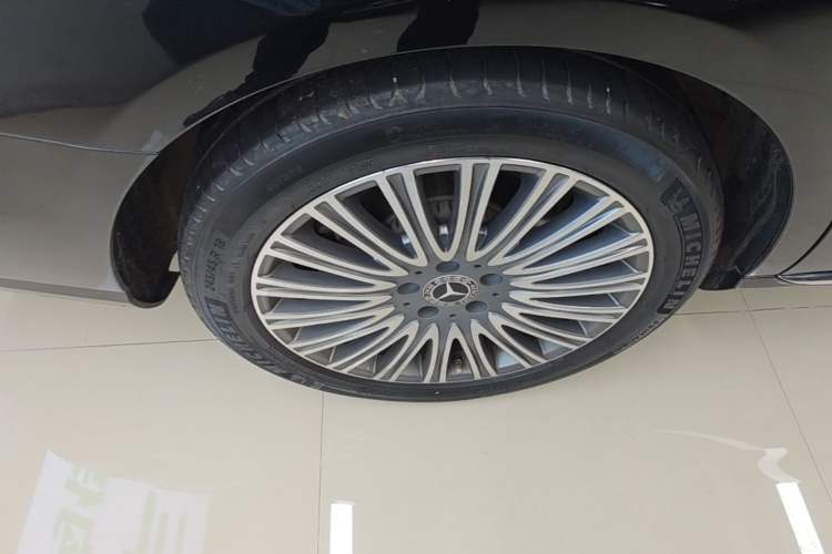 Used Mercedes-Benz E-Class 2023 E 300 L Luxury Model Exterior 5