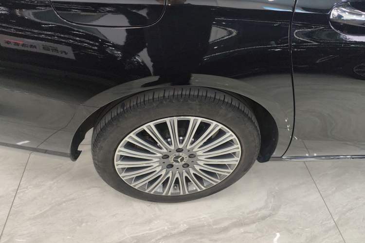 Used Mercedes-Benz E-Class 2023 Updated E 300 L Luxury Edition Exterior 5