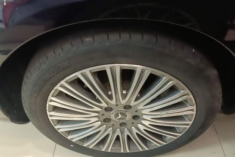 Used Mercedes-Benz E-Class 2023 E 300 L Luxury Model Exterior 5