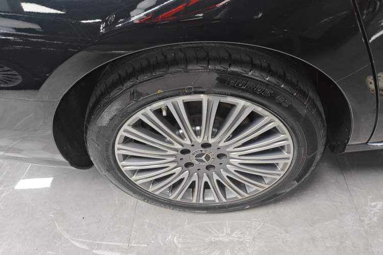 Used Mercedes-Benz E-Class 2023 E 300 L Luxury Model Exterior 5