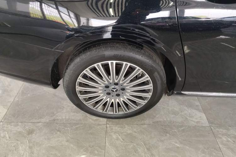 Used Mercedes-Benz E-Class 2023 Updated E 300 L Fashion Edition Exterior 5