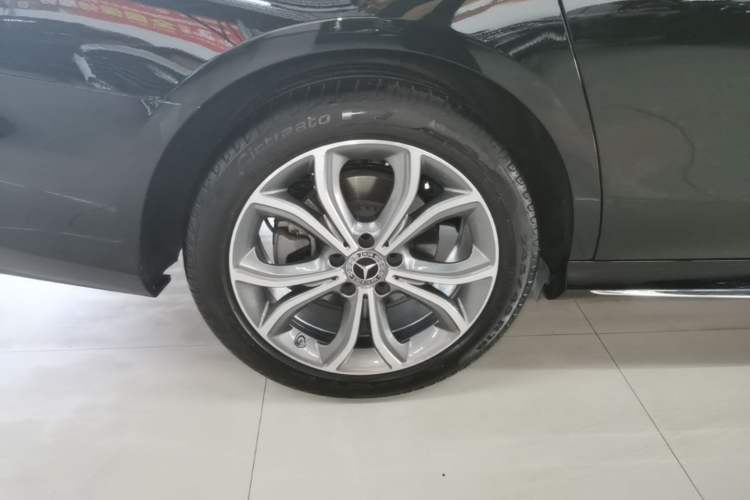 Used Mercedes-Benz E-Class 2023 E 300 L Sporty and Stylish Model Exterior 5