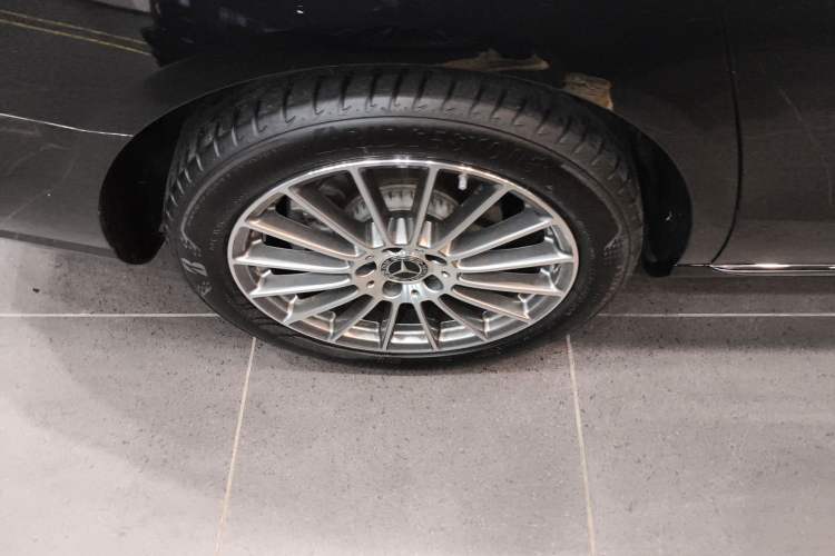 Used Mercedes-Benz E-Class 2023 Facelift E 260 L Exterior 5