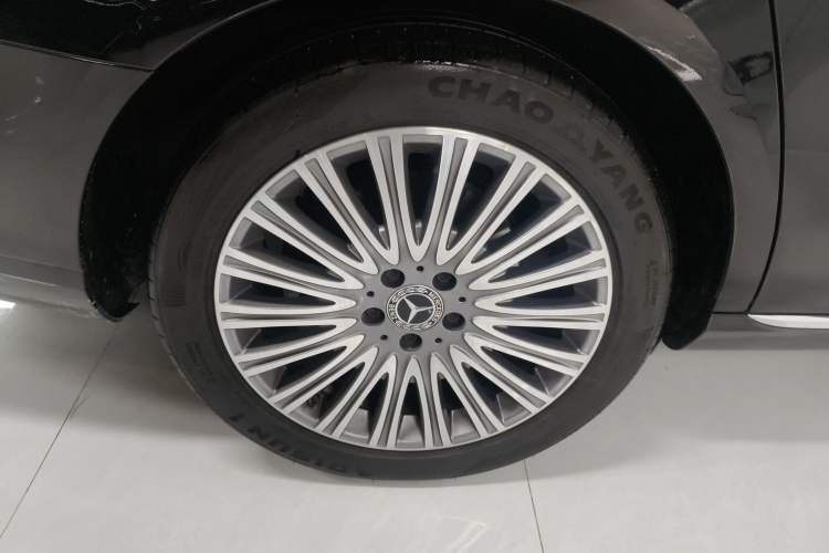 Used Mercedes-Benz E-Class 2023 Updated E 300 L Luxury Edition Exterior 5