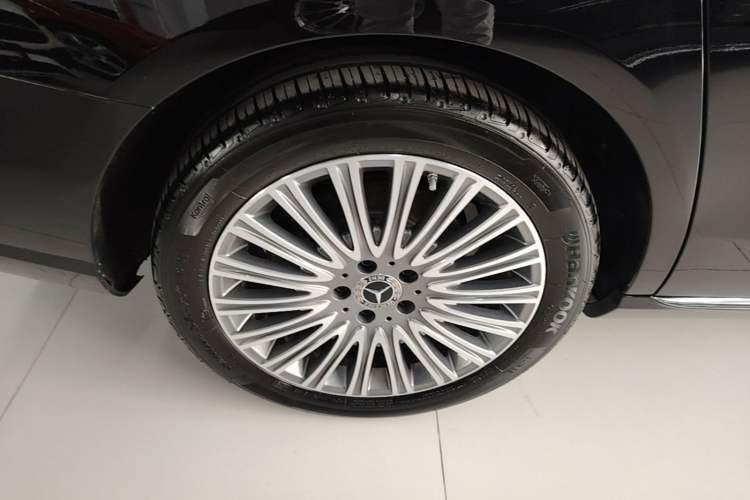 Used Mercedes-Benz E-Class 2023 Updated E 300 L Fashion Edition Exterior 5