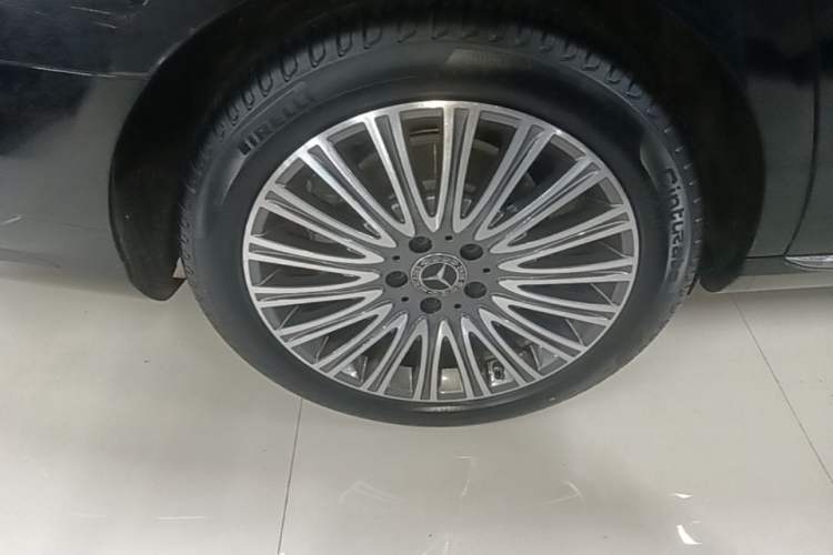 Used Mercedes-Benz E-Class 2023 Updated E 300 L Luxury Edition Exterior 5