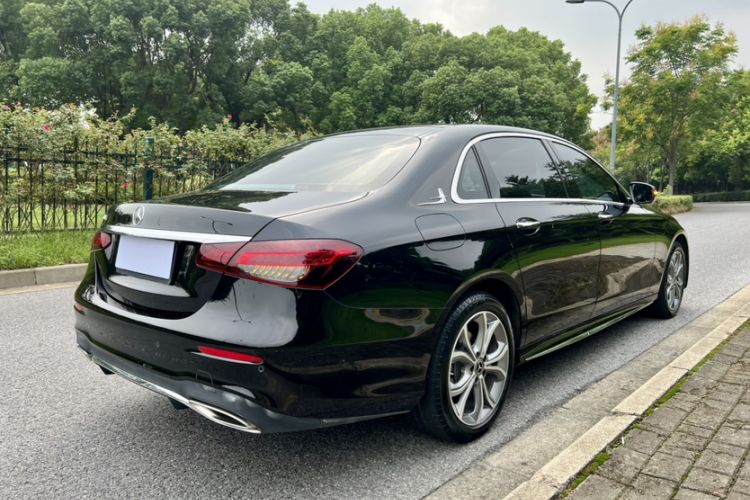 Used Mercedes-Benz E-Class 2023 Restyled E 300 L Sporty and Stylish Edition Exterior 5